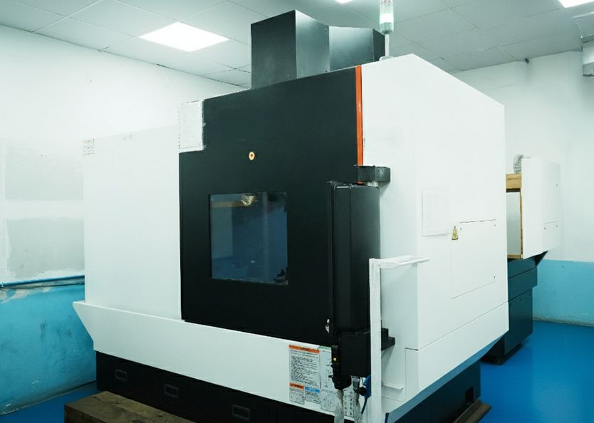 Vertical machining centre in the RAVIS facility