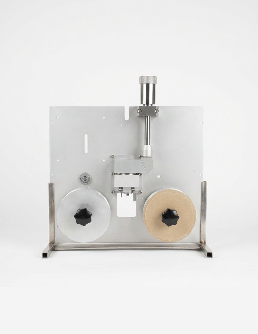 Precision assembly fixture with mounted discs